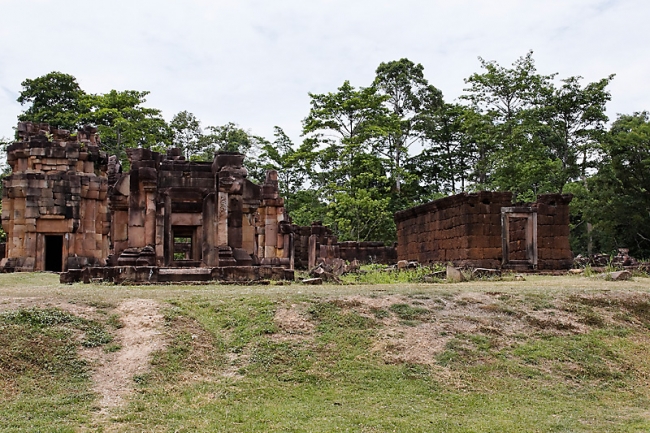 27-Prasat Ta Muen Thom-010